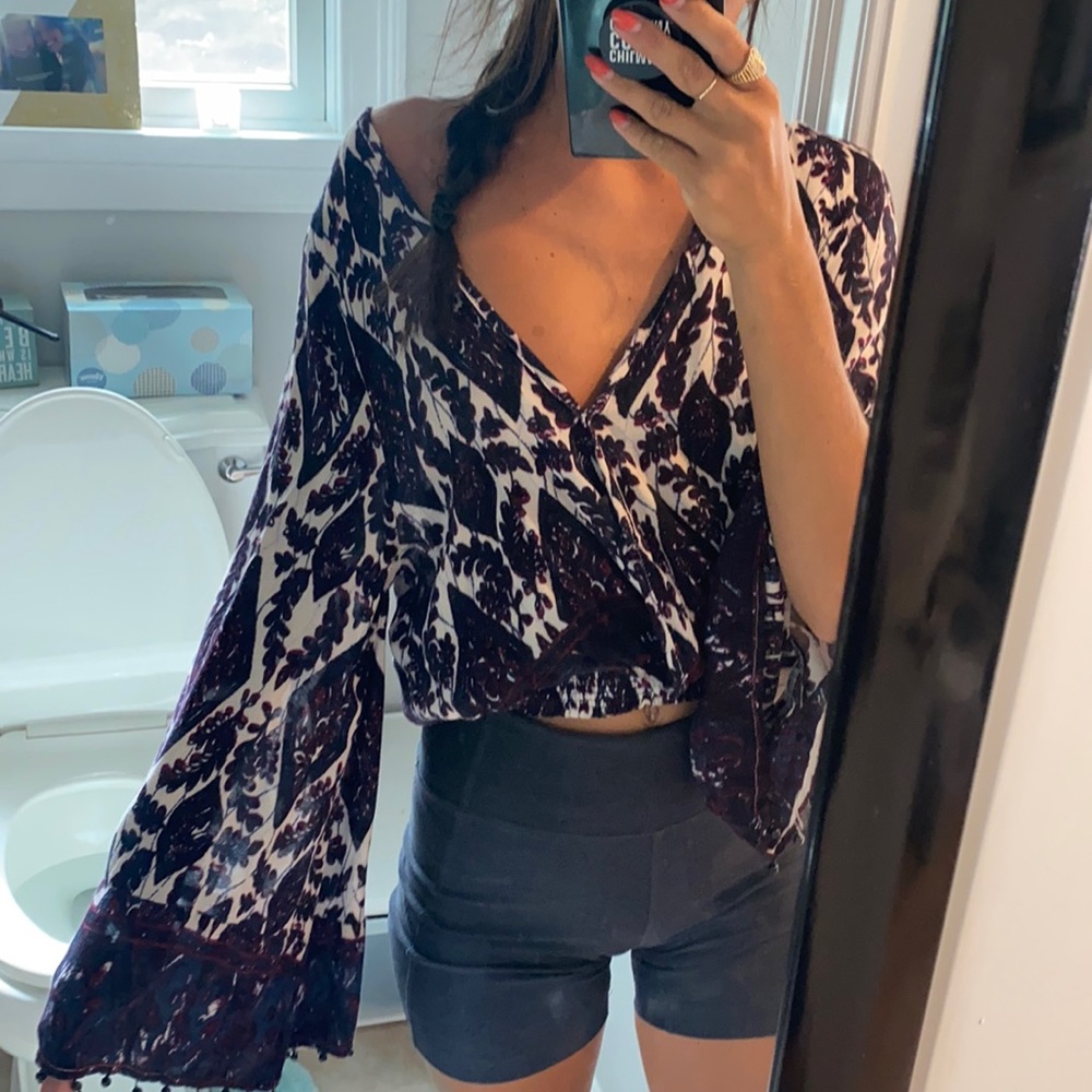 Forever 21 v neck long sleeve flowy crop top- smal
